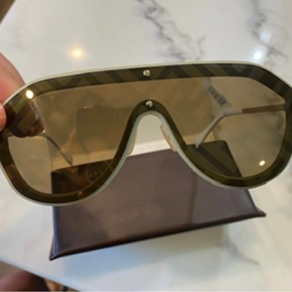 Fendi Shield Sunglasses with FF Monogram Brown Lenses - Picture 3 of 8